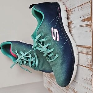 Sketchers Memory Foam aqua/navy sneakers 👟 Women's size 7.5